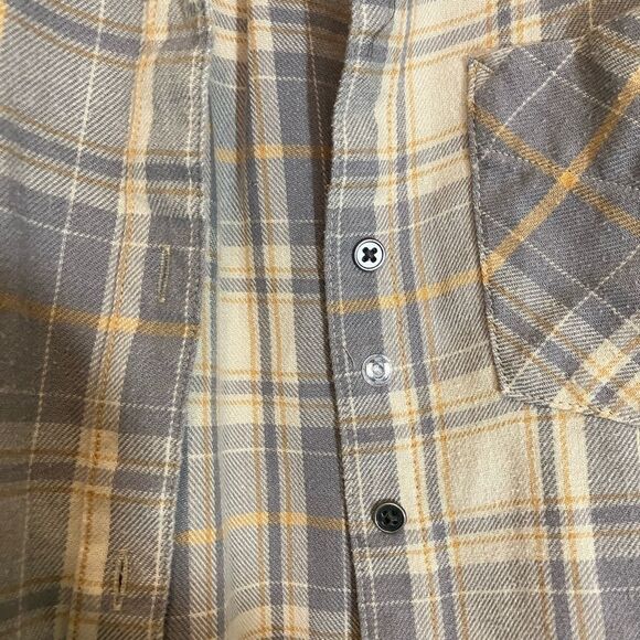 Lee Riders plaid shirt, women’s size small, great condition, light gray/ yellow - Picture 4 of 4